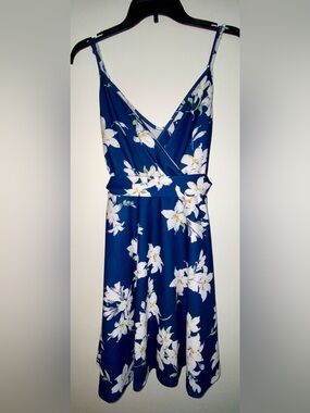 Navy Floral V-Neck Maxi Dress with White Lily Print